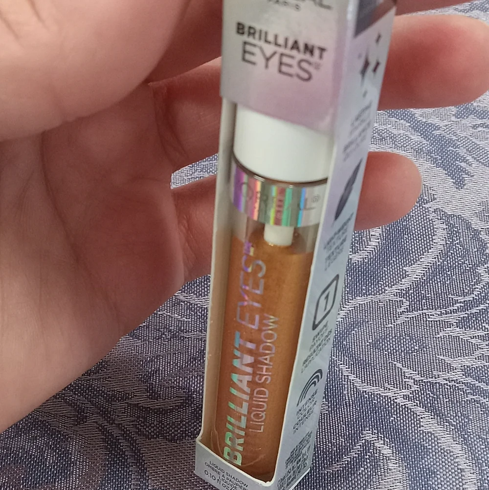 New MAYBELLINE Brilliant Eyes Loquid Shadow